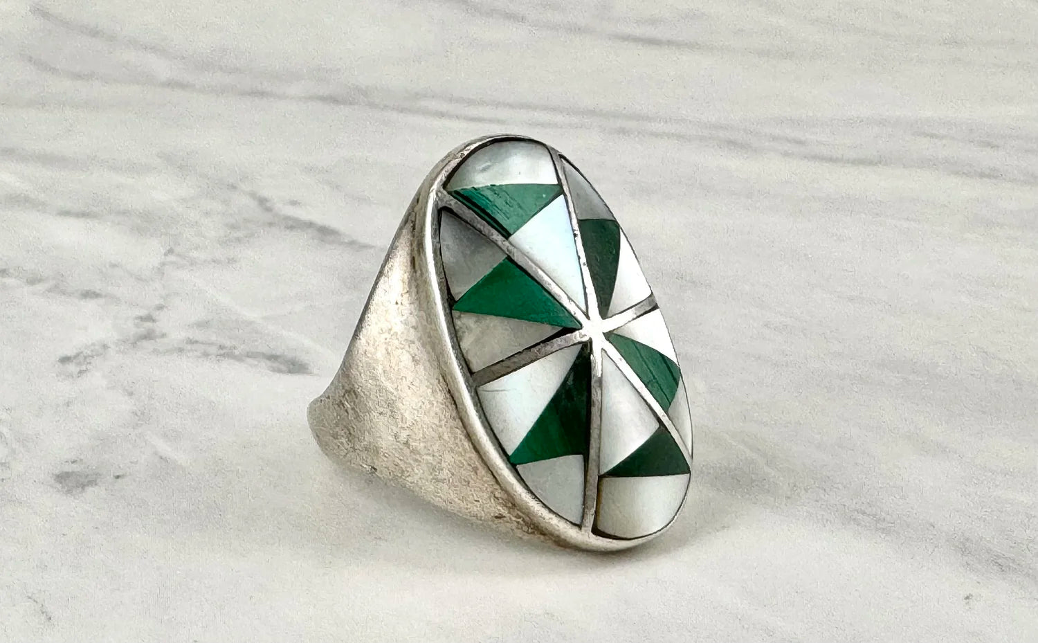 Vintage Zuni Mother of Pearl and Malachite Silver ring